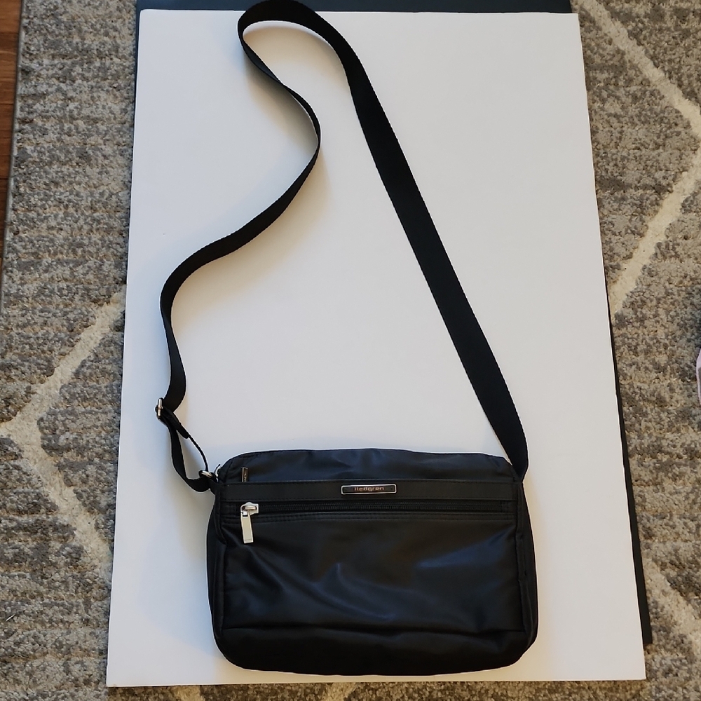 Hedgren Black Messenger Bag. EUC. - Picture 12 of 12